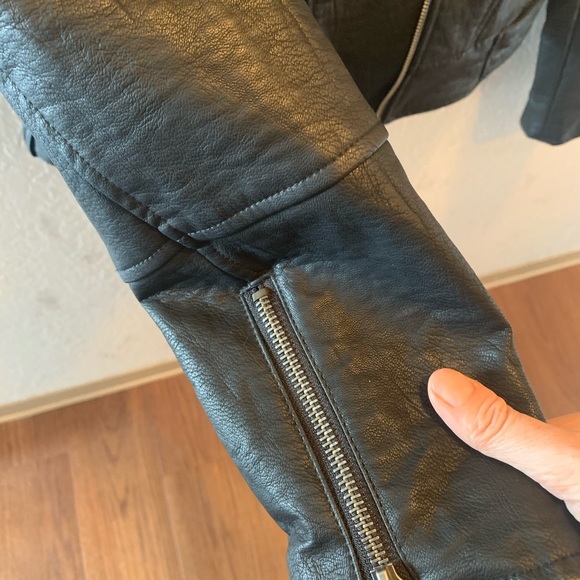 Vegan leather jacket - Picture 3 of 5
